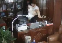 Người đàn ông ‘thân mật’ với nhiều phụ nữ ở phòng làm việc: Trường báo cáo gì?